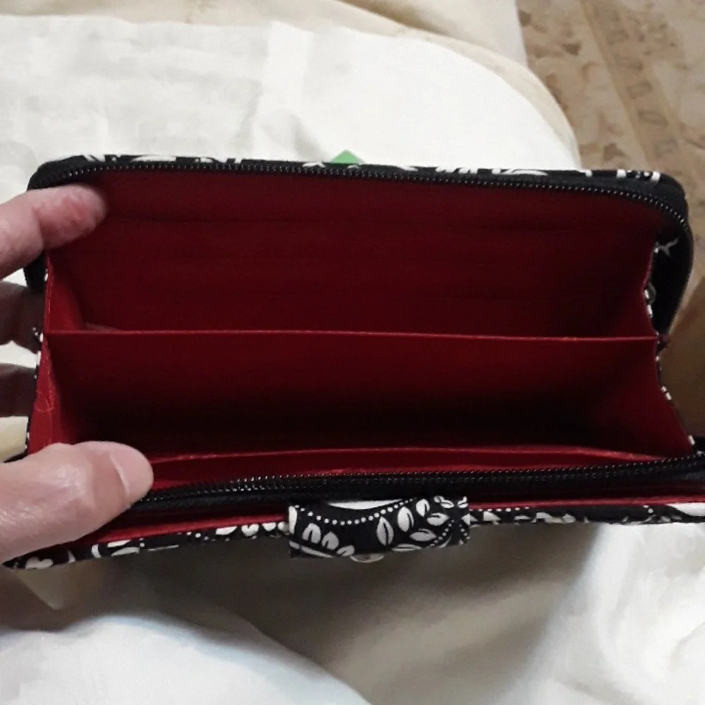 VERA BRADLEY Turn Lock Wallet - Picture 3 of 4